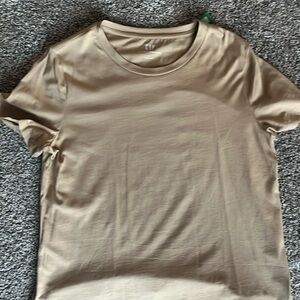 Women’s large gap T-shirt